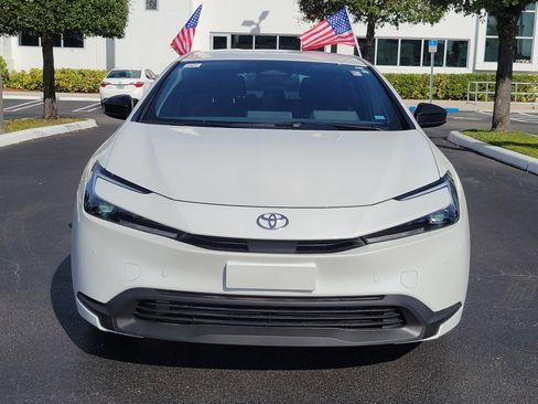 Used 2024 Toyota Prius LE image 4
