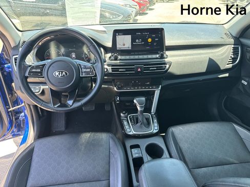 Certified 2021 Kia Seltos SX w/ SX Sunroof Package AWD/4WD image 14
