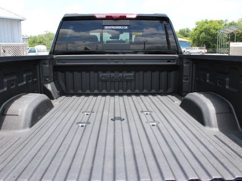Used 2026 GMC Sierra 2500 AT4 w/ AT4 Premium Plus Package AWD/4WD image 10