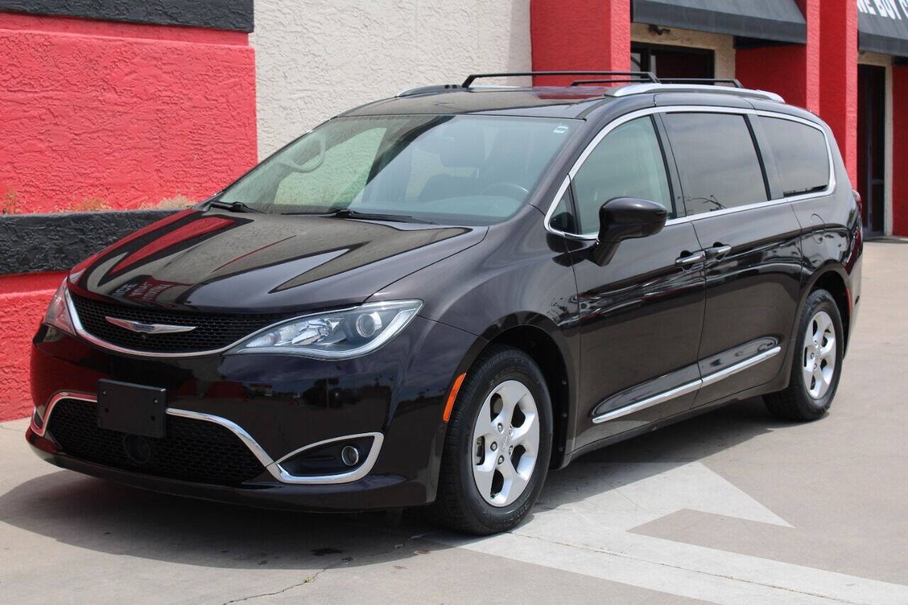 Used 2017 Chrysler Pacifica Touring-L Plus w/ Advanced Safetytec Group FWD image 7