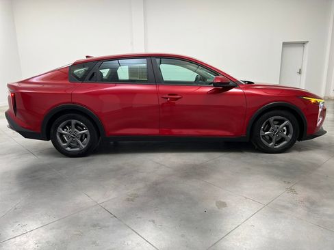 Used 2025 Kia K4 LXS image 8