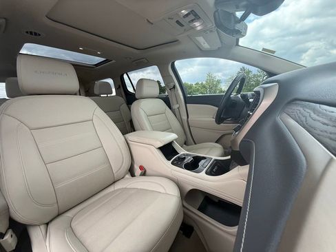 Used 2023 GMC Acadia Denali w/ Denali Ultimate Package AWD/4WD image 31