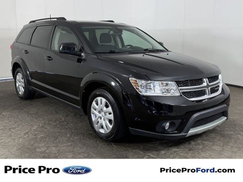 Used 2019 Dodge Journey SE FWD image 1