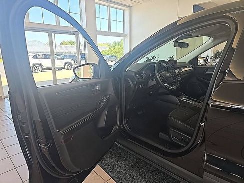 Used 2023 Ford Escape Active AWD/4WD image 12