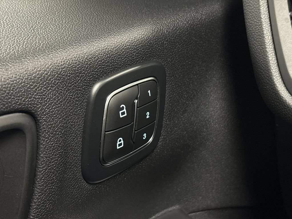 Used 2025 Ford Escape Platinum AWD/4WD image 53