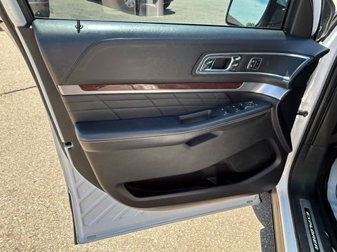 Used 2018 Ford Explorer Platinum AWD/4WD image 15