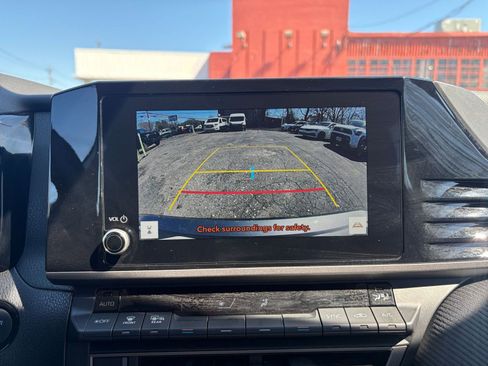 Used 2025 Toyota Camry SE FWD image 21