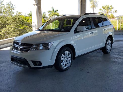 Used 2019 Dodge Journey SE FWD image 4