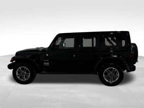 Used 2019 Jeep Wrangler Unlimited Sahara w/ Uconnect 4C Nav & Sound Group AWD/4WD image 15