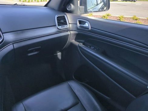 Used 2020 Jeep Grand Cherokee Limited X image 17