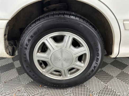 Used 1996 Toyota Avalon XL image 18