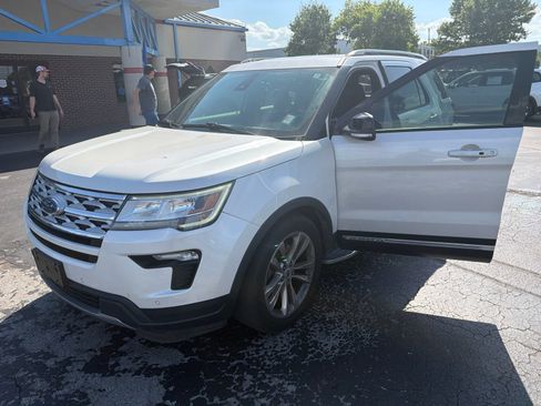 Used 2018 Ford Explorer XLT w/ Equipment Group 202A FWD image 1