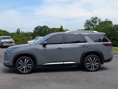 Used 2025 Nissan Pathfinder Platinum w/ Cargo Package FWD image 6