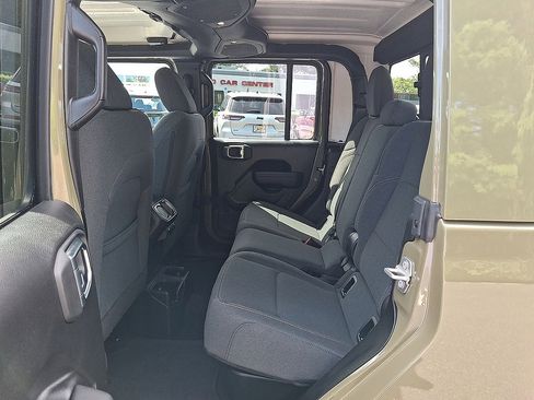 Used 2025 Jeep Gladiator Sport AWD/4WD image 13