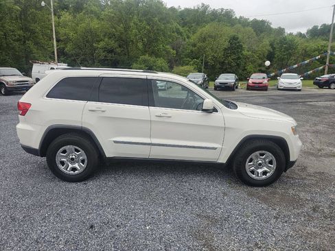 Used 2011 Jeep Grand Cherokee Laredo AWD/4WD image 4