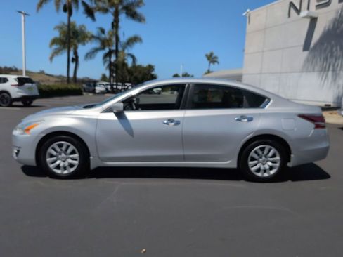 Used 2015 Nissan Altima 2.5 S w/ Power Driver Seat Package FWD image 5