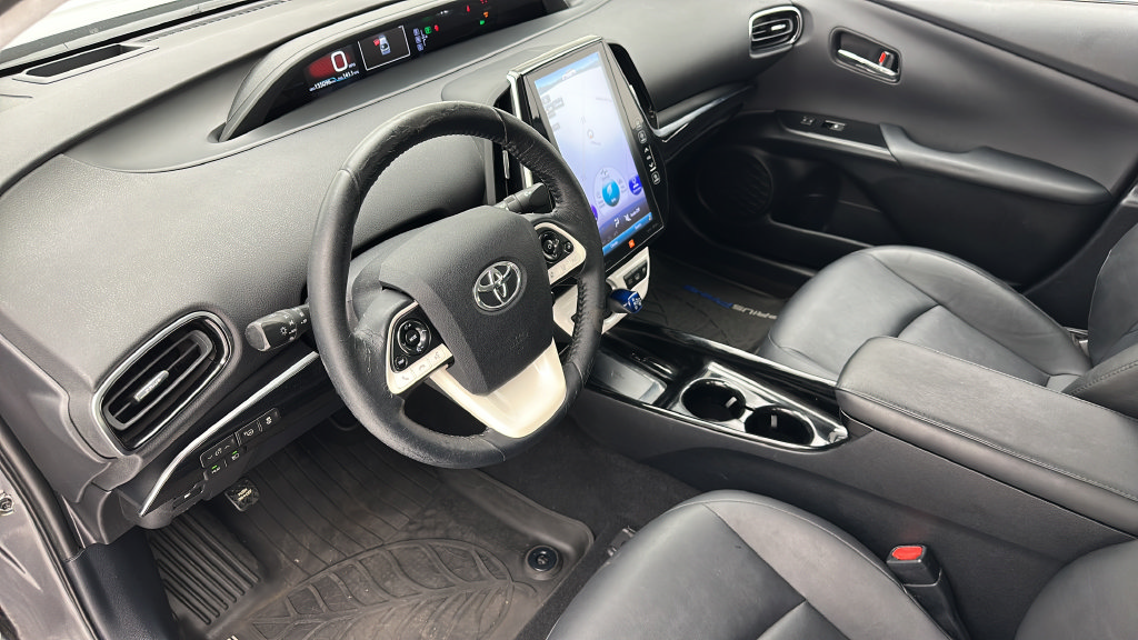 Used 2017 Toyota Prius Prime Advanced FWD image 12