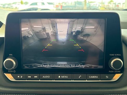 Used 2024 Nissan Rogue S AWD/4WD image 29