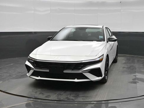 New 2026 Hyundai Elantra SEL Sport FWD image 3