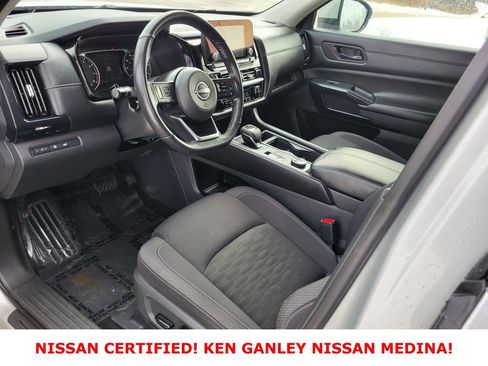 Certified 2025 Nissan Pathfinder SV image 25
