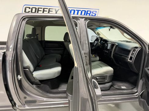Used 2018 RAM 2500 Tradesman w/ Chrome Appearance Group AWD/4WD image 17