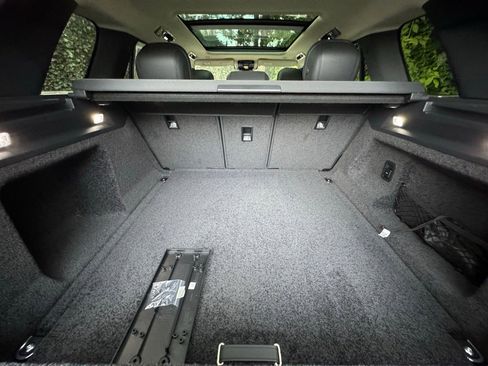 New 2025 Land Rover Range Rover SE image 18