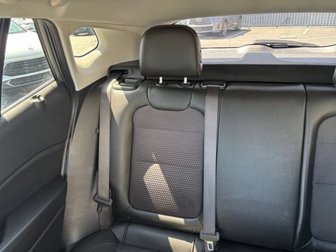 Used 2025 Chevrolet Trax LT FWD image 40