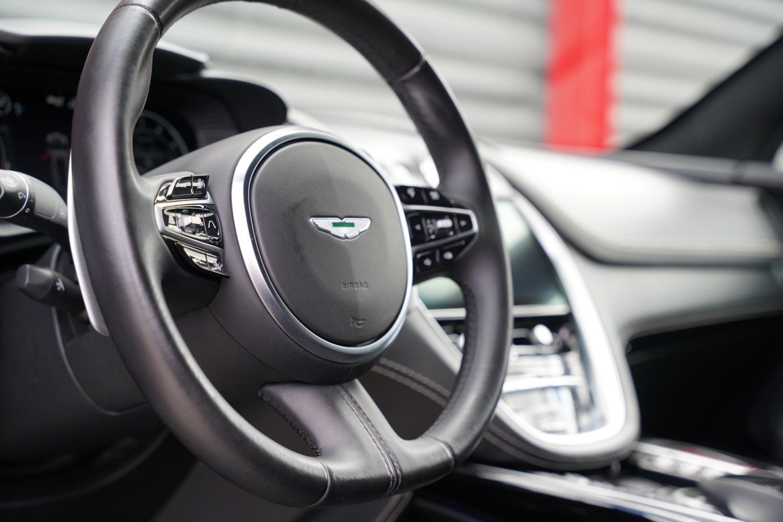 Used 2021 Aston Martin DBX AWD/4WD image 21