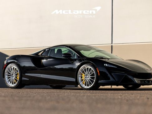 Used 2025 McLaren Artura Spider image 13