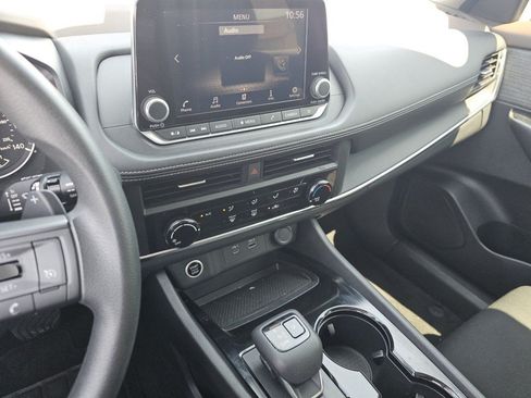 Used 2023 Nissan Rogue S AWD/4WD image 29