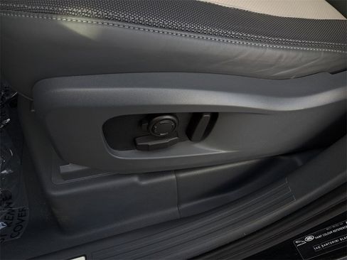 Used 2024 Land Rover Defender 110 X-Dynamic SE image 17