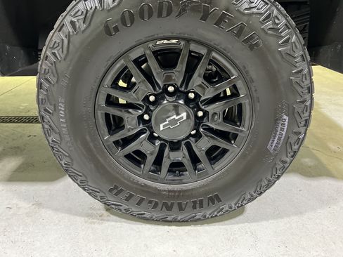 Certified 2025 Chevrolet Silverado 2500 ZR2 w/ Technology Package AWD/4WD image 13