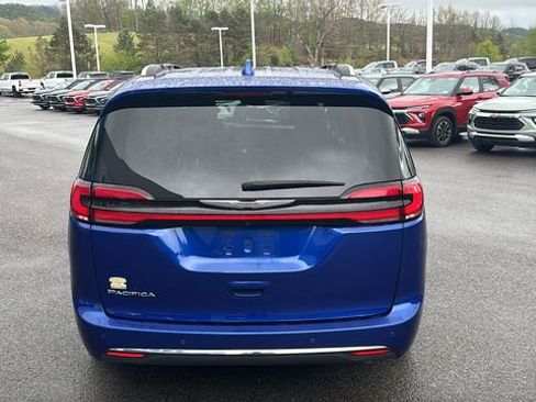 Used 2021 Chrysler Pacifica Touring-L FWD image 6