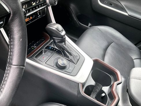 Used 2021 Toyota RAV4 Limited image 16