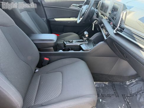 Used 2024 Kia Sportage LX AWD/4WD image 13