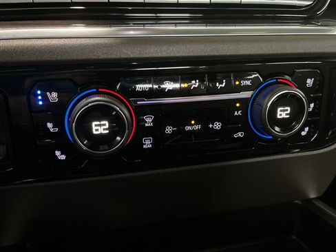 Used 2022 Chevrolet Silverado 1500 LTZ AWD/4WD image 15