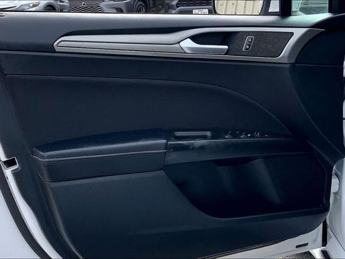 Used 2018 Ford Fusion SE image 21