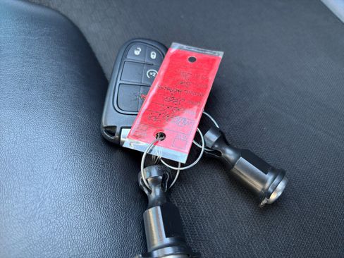 Used 2015 Jeep Cherokee Sport w/ Sport Appearance Group image 29