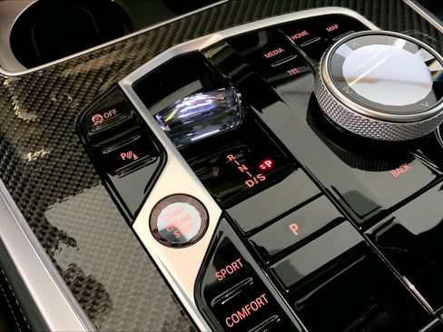 Used 2024 BMW X7 M60i w/ Executive Package image 17