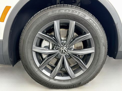 Used 2023 Volkswagen Tiguan SE FWD image 11