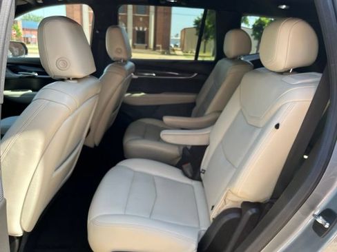 Used 2023 Cadillac XT6 Sport w/ Technology Package AWD/4WD image 16