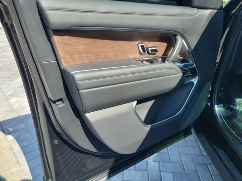 Certified 2025 Land Rover Range Rover SE AWD/4WD image 23