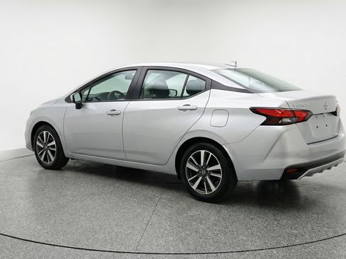 Used 2025 Nissan Versa SV image 6