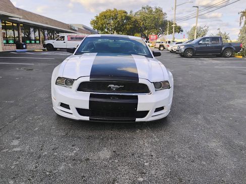 Used 2014 Ford Mustang Coupe image 3