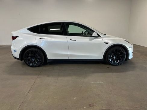 Used 2021 Tesla Model Y Long Range AWD/4WD image 2