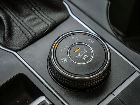 Used 2020 Volkswagen Atlas Cross Sport S image 32