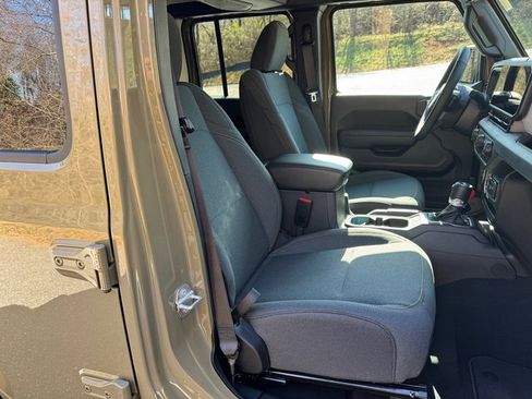 Used 2025 Jeep Wrangler Unlimited Sport image 18