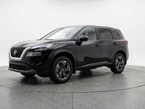 Used 2025 Nissan Rogue SV image 3