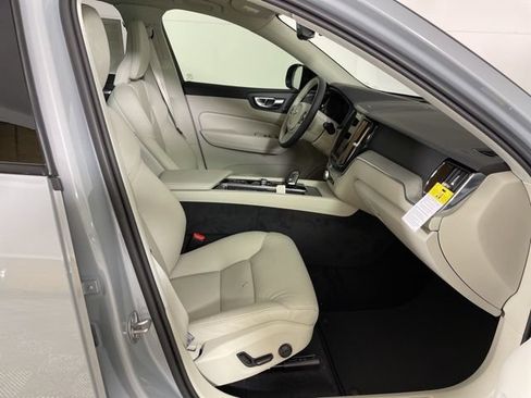 Certified 2025 Volvo XC60 T8 Plus w/ Protection Package Premier AWD/4WD image 19