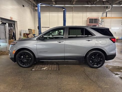 Used 2023 Chevrolet Equinox LS w/ LS Convenience Package image 3